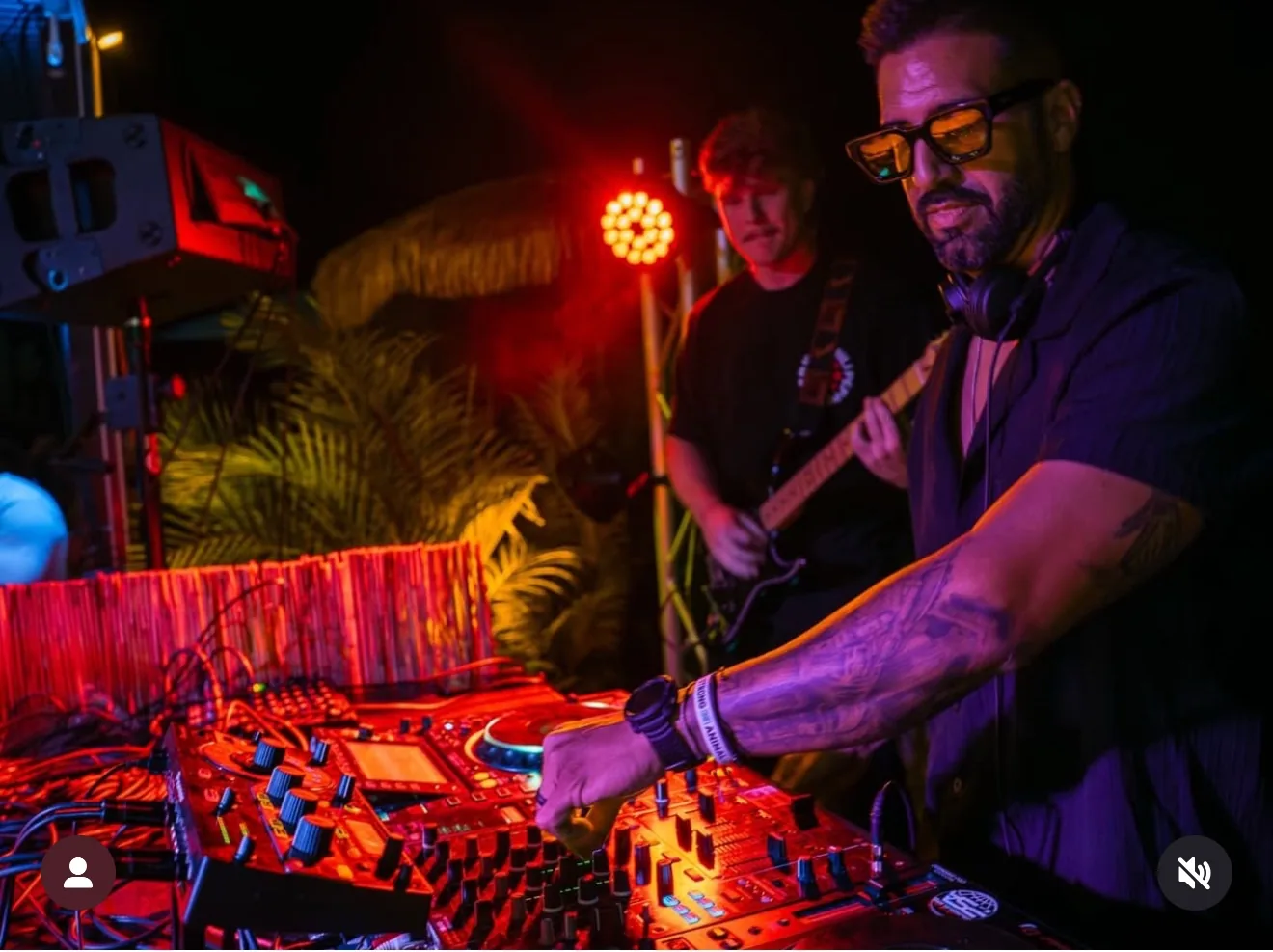 Armando Troya actuando en directo