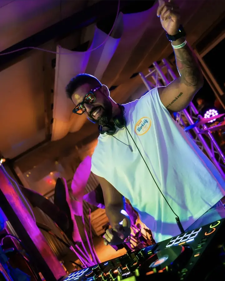 Armando Troya DJ · escena 13
