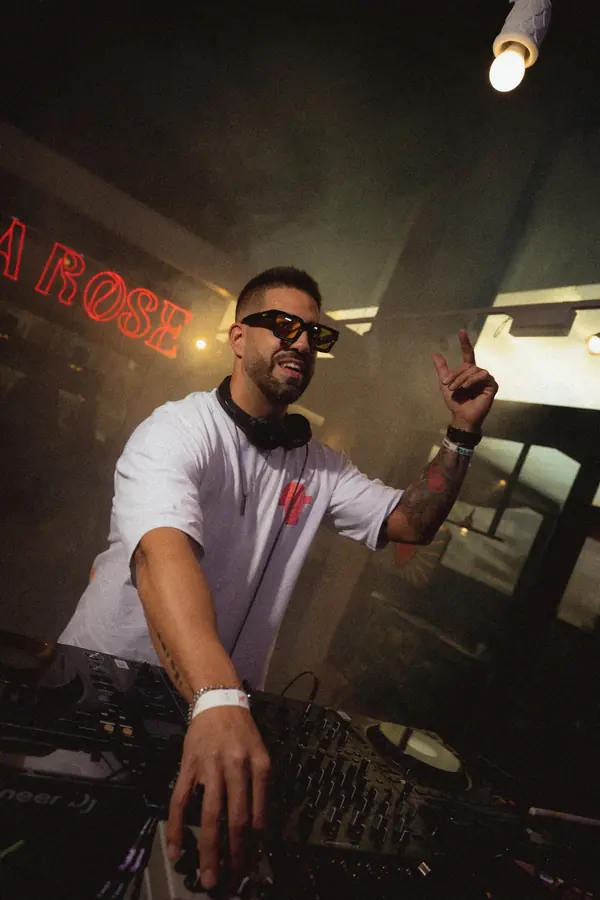 Armando Troya DJ · In control