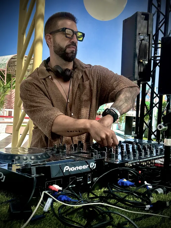 Armando Troya DJ · escena 26